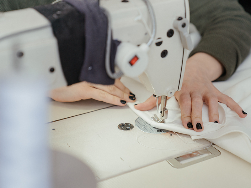 チャイナドレスのオーダーメイドも承っており、お気軽にご相談ください。